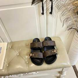 Picture of Louis Vuitton Slippers _SKULVsz35-40Y0204422